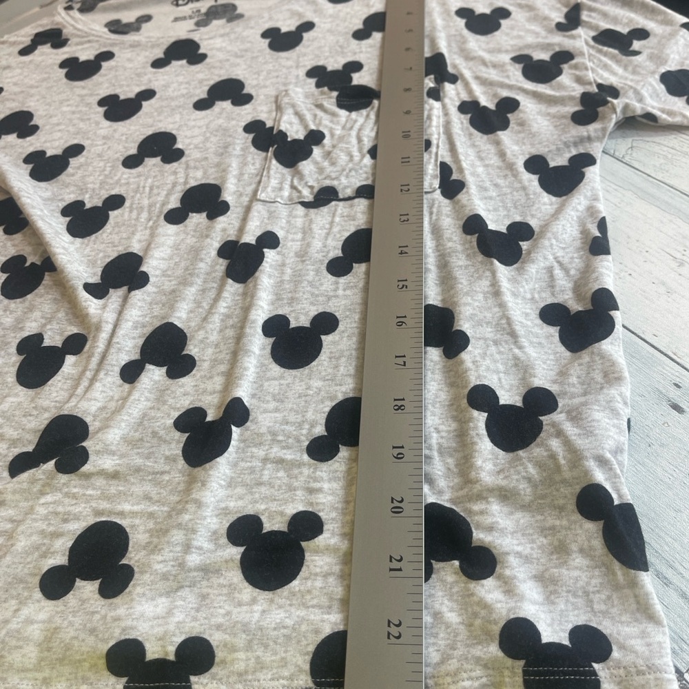 Disney Mickey Mouse One Pocket T-Shirt Large - Picture 6 of 8